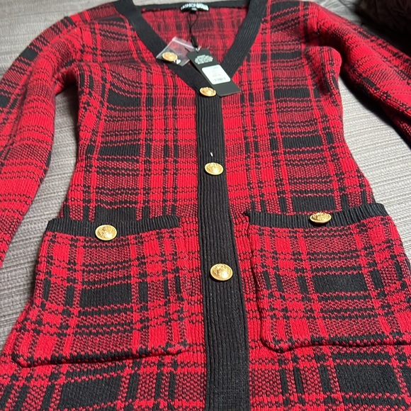 dress with beautiful buttons new with tags - Picture 4 of 5